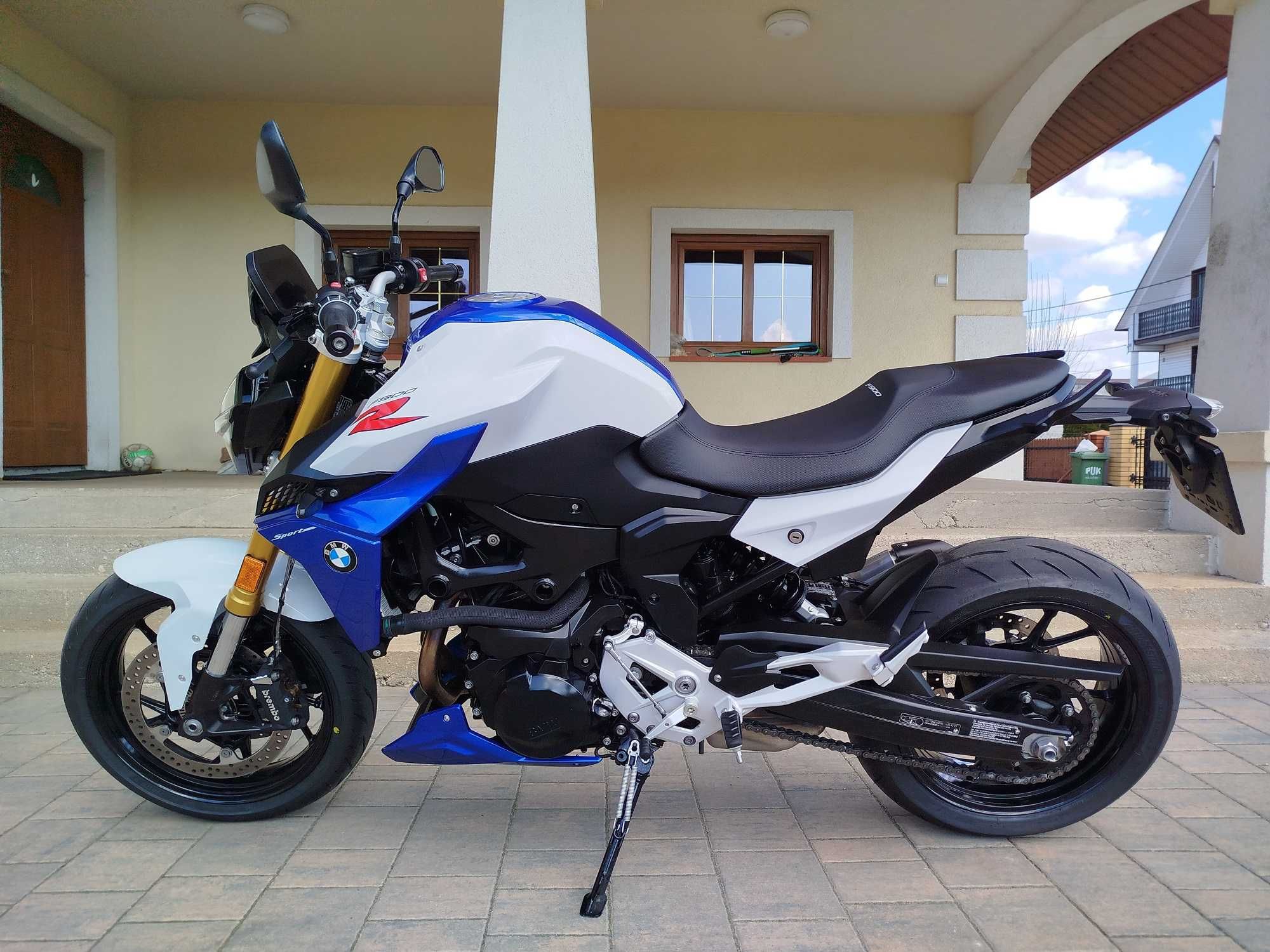 BMW F900 R, rok 2022