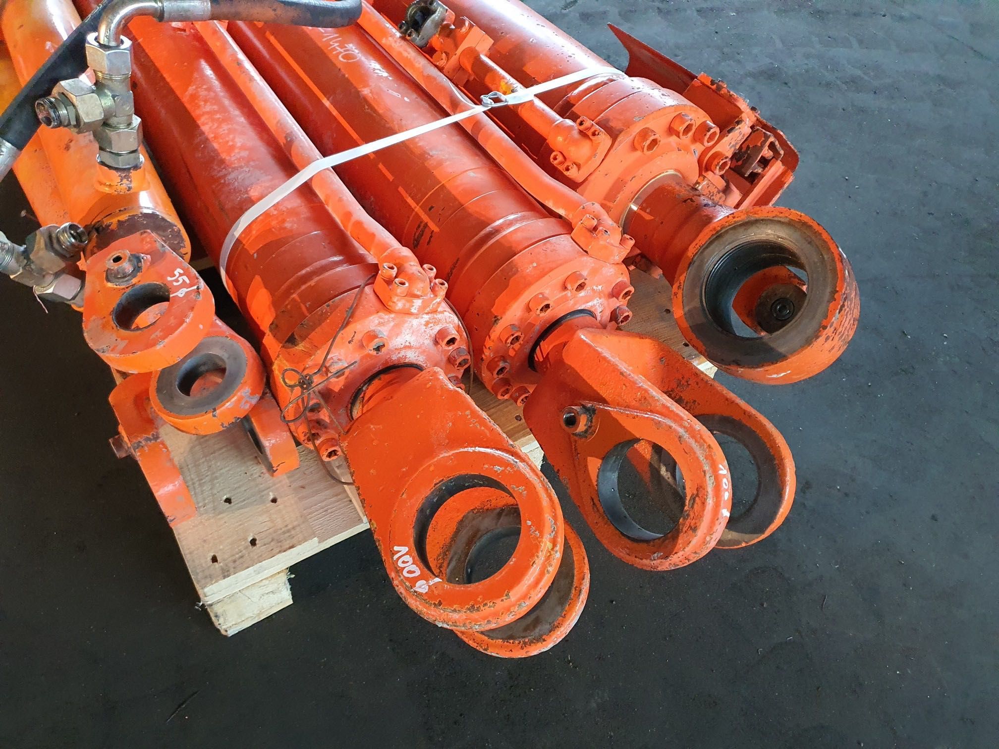 HITACHI LX 290 ładowarka kołowa komplet siłowników hydraulicznych