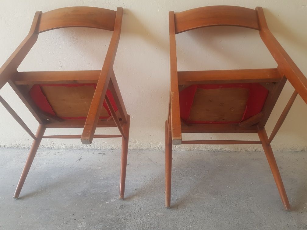 Dwa krzesła drewniane z lat 70-80. Vintage. Cena za kpl.