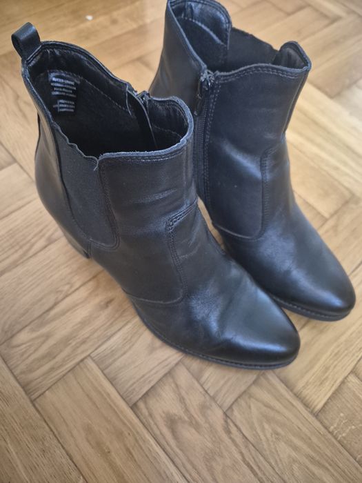 Klasyczne,skórzane botki rozmiar 39