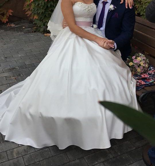 Весільна сукня (кольору АЙВОРІ)