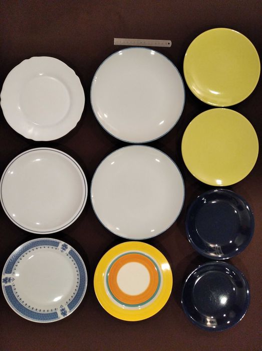 Lote de 10 pratos em cerâmica
