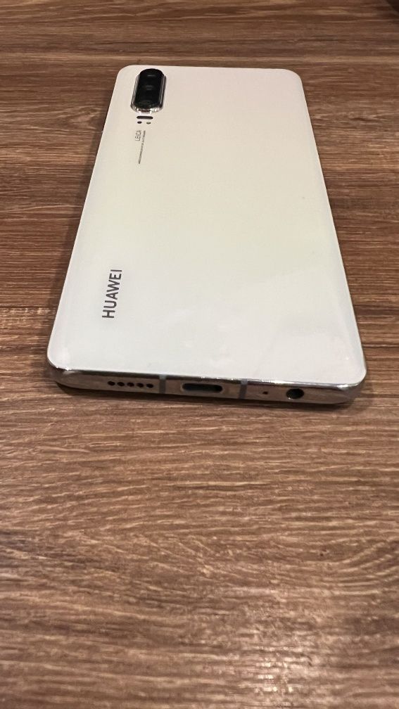 Мобильный телефон Huawei p30 6/128
