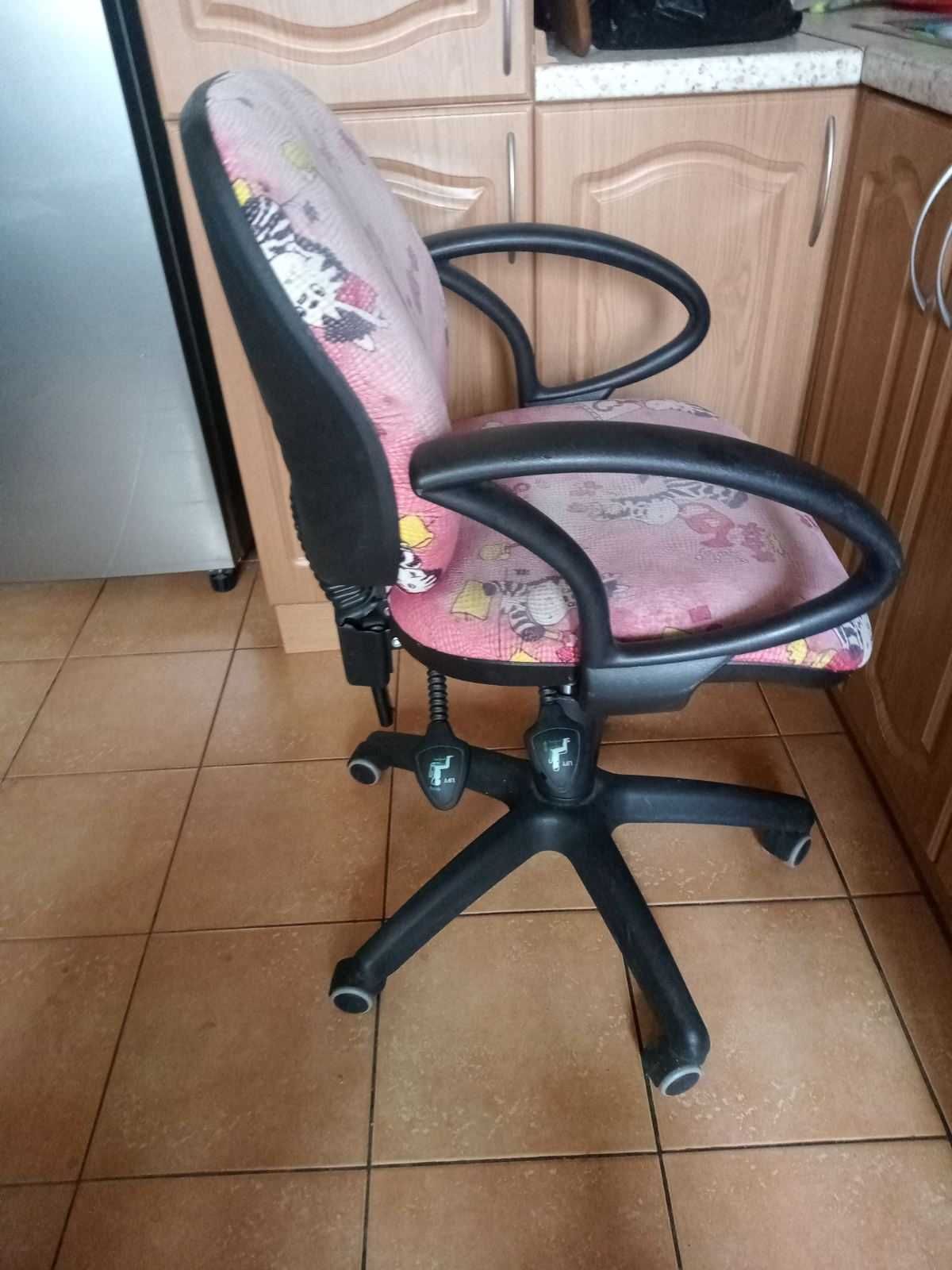 Продам крісло в гарному стані