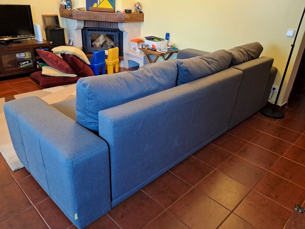 Sofá com chaise longue,  cama e impermiabilizado