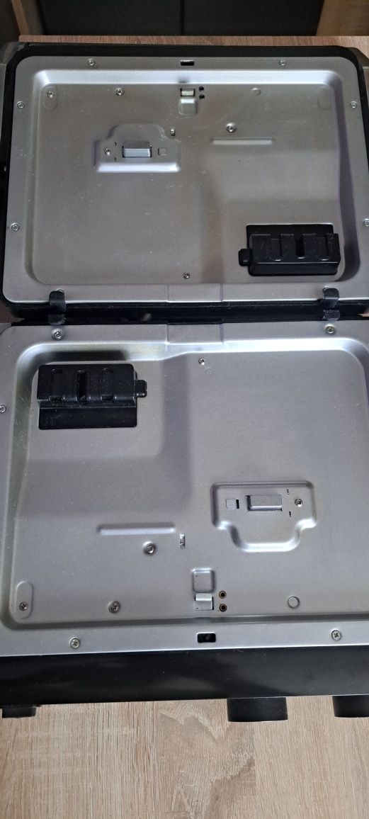 Grill elektryczny GOTZE & JENSEN GL802X