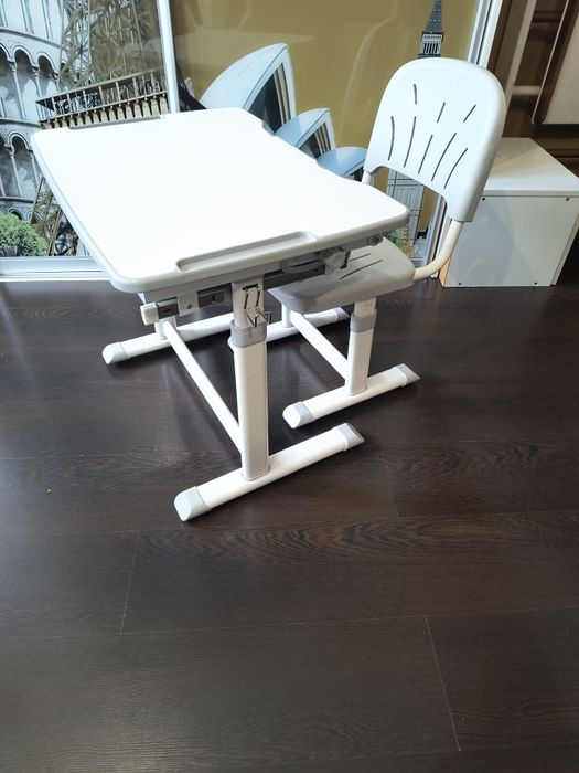 Зростаюча дитяча парта Cubby Soffino Grey зі стільчиком
Зростаюча дитя