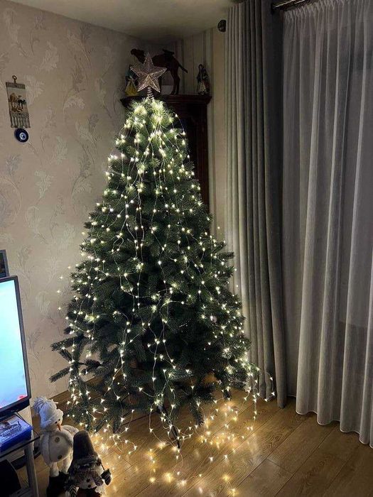 Гірлянда-завіса теплого кольору розміром 3x3 м. 300 ламп