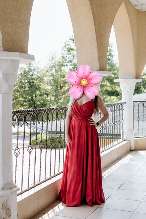 Вечірнє плаття червоне