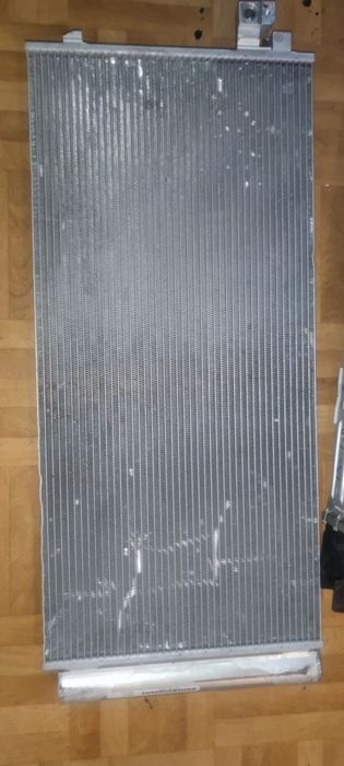 Продаються авто радіатори Valeo T98692B, T57408A