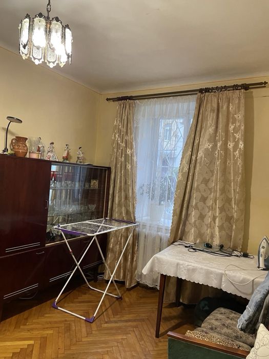 Продаж 2кім квартири в центрі м. Золочів