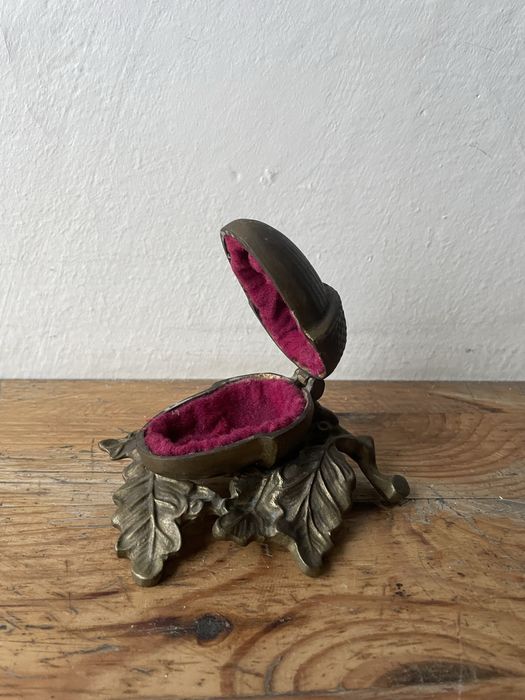 Stara mosiężna szkatułka popielniczka mosiądz vintage PRL