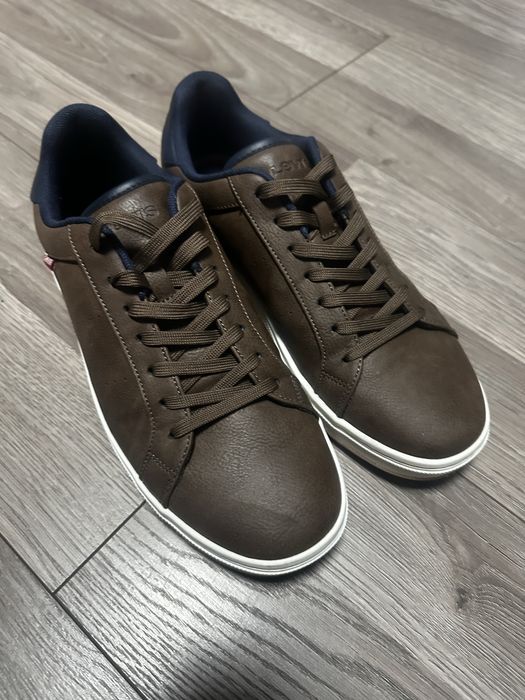 Кросівки Levis нові)))