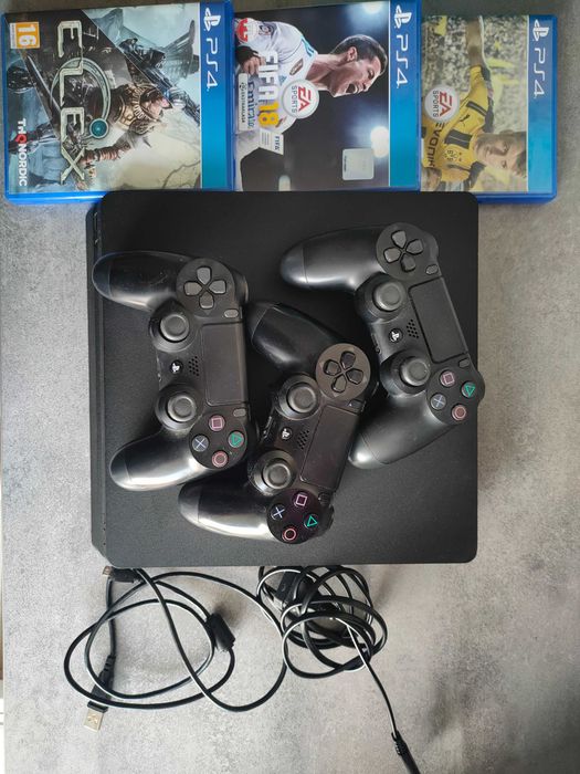 Play Station 4 / PS4