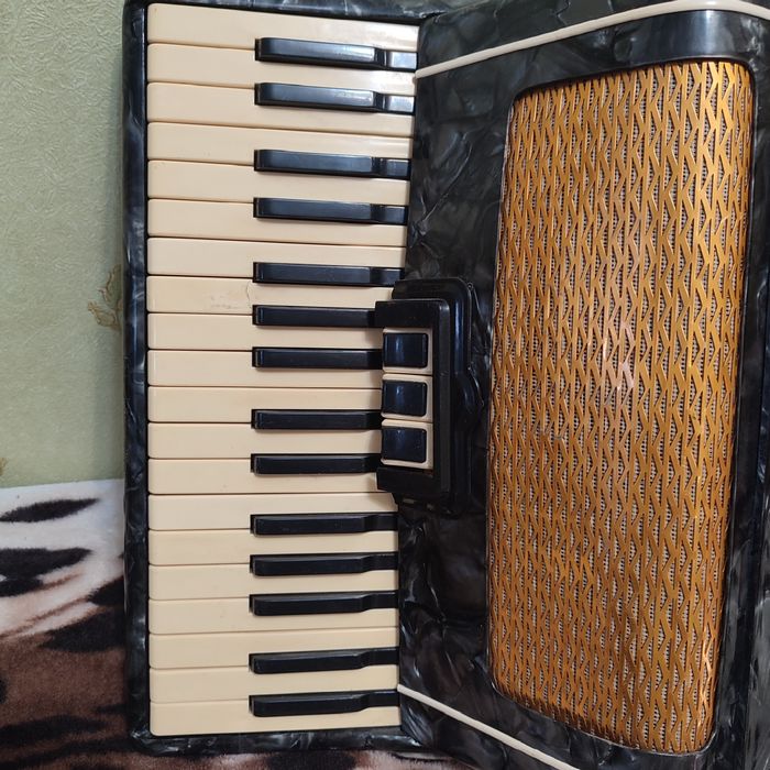 Продам акордеон.