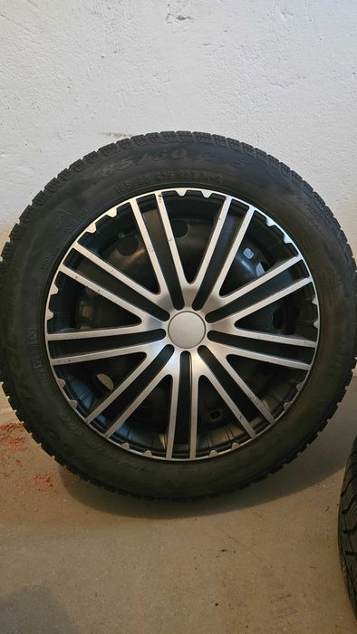 Koła zimowe Škoda Fabia 185/60 R15 Pirelli, kołpaki gratis!