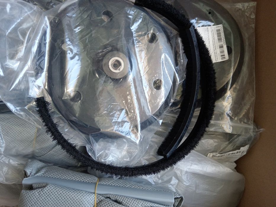 Щітки до жирафи. Мішки. Тарілка.