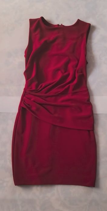 Сукня Gizia на мініатюрну дівчину