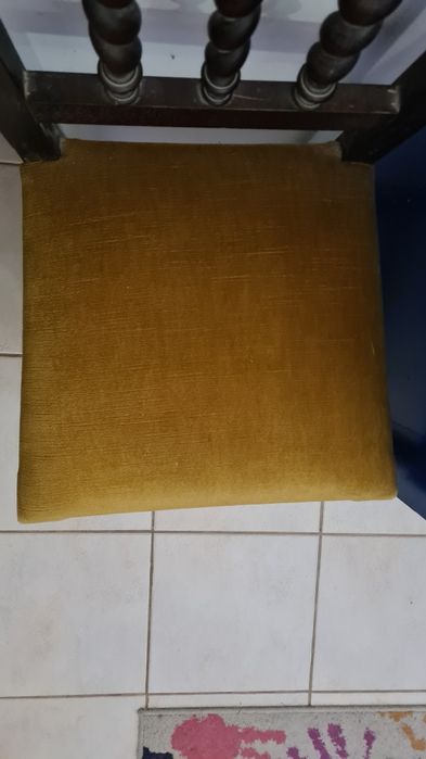 Cadeira estilo torcidos e tremidos