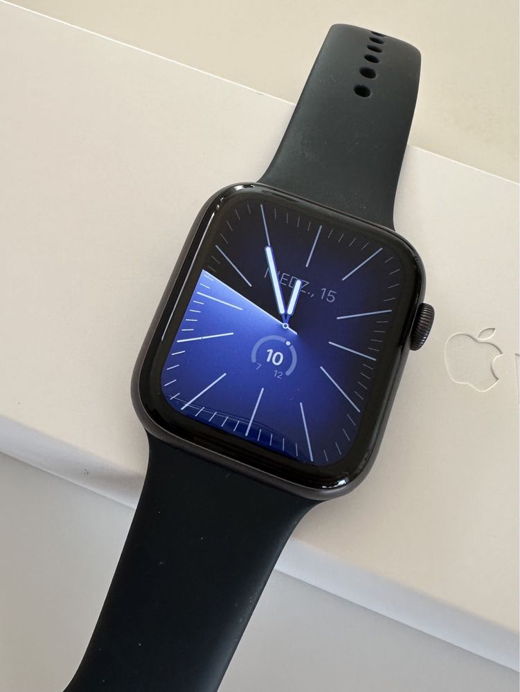 Apple Watch 5 Space Gray Aluminium 44mm