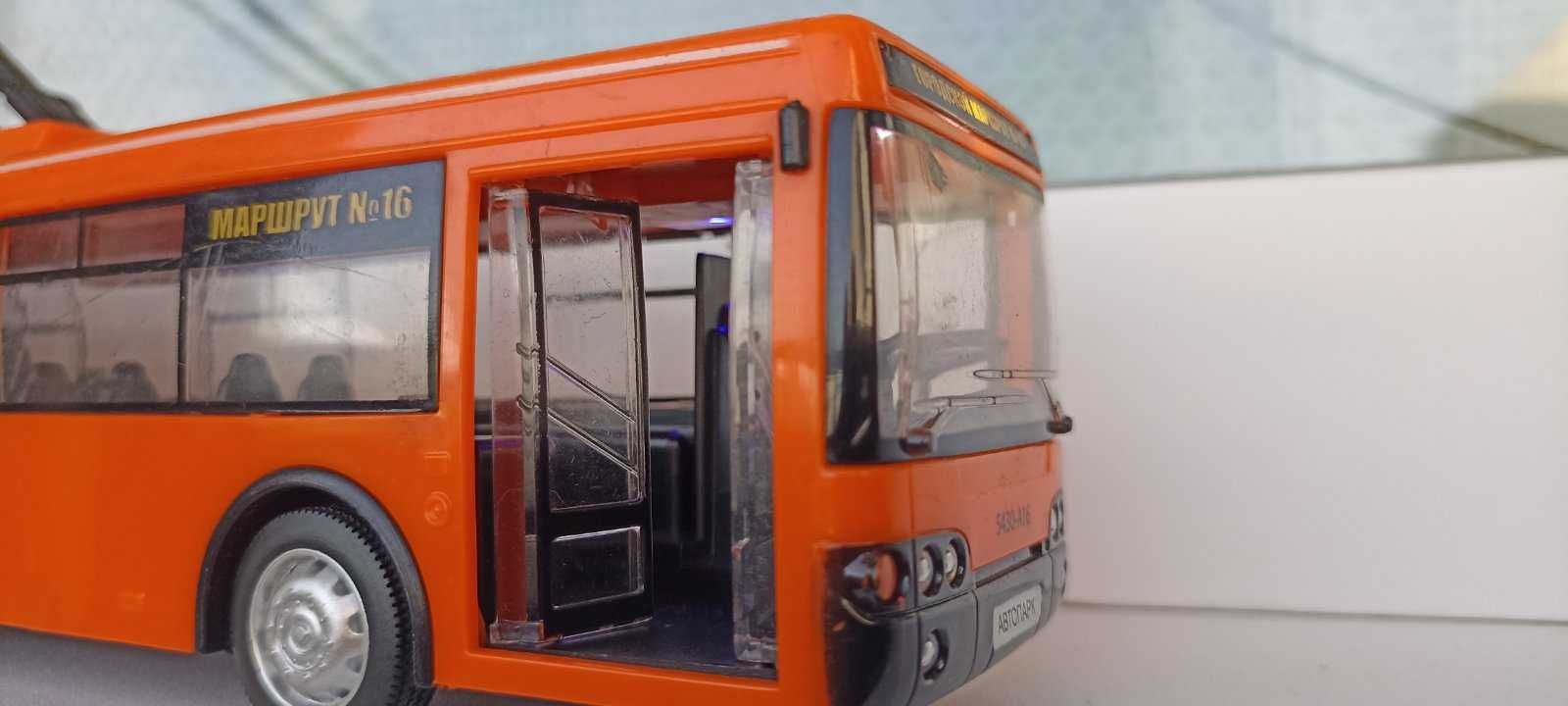 Тролейбус БКМ-321, автоінформатор, світло фар, звук двигуна, двері