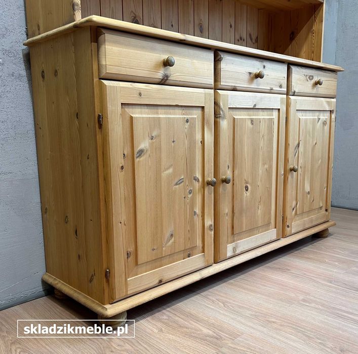 131025 Klasyczny, skandynawski kredens sosnowy, surowy, szer. 136 cm.
