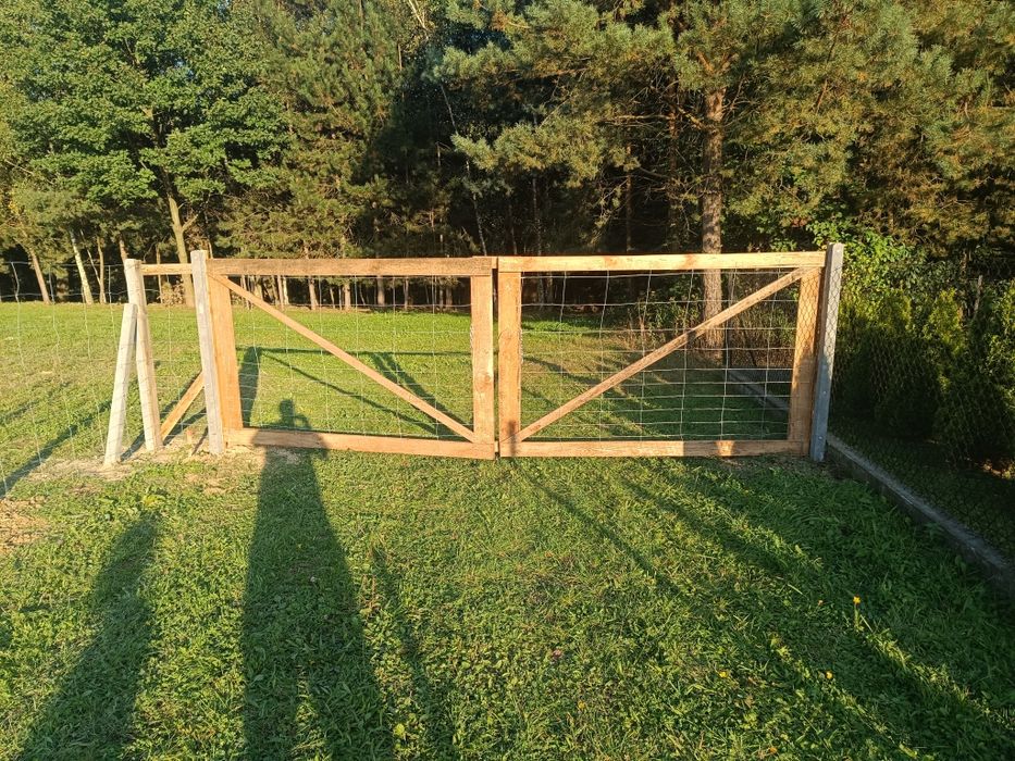 Ogrodzenia tymczasowe słupek betonowy drewniany metalowy  siatka leśna