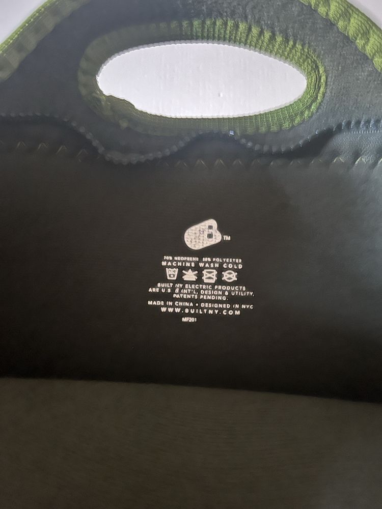 Torba zielona na laptop .