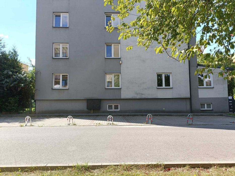 Miejsce parkingowe przy ul. Bogedaina 23 w Pszczynie