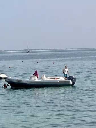Semi rígido Joker Boat Clubman 24 + atrelado Satellite MX282