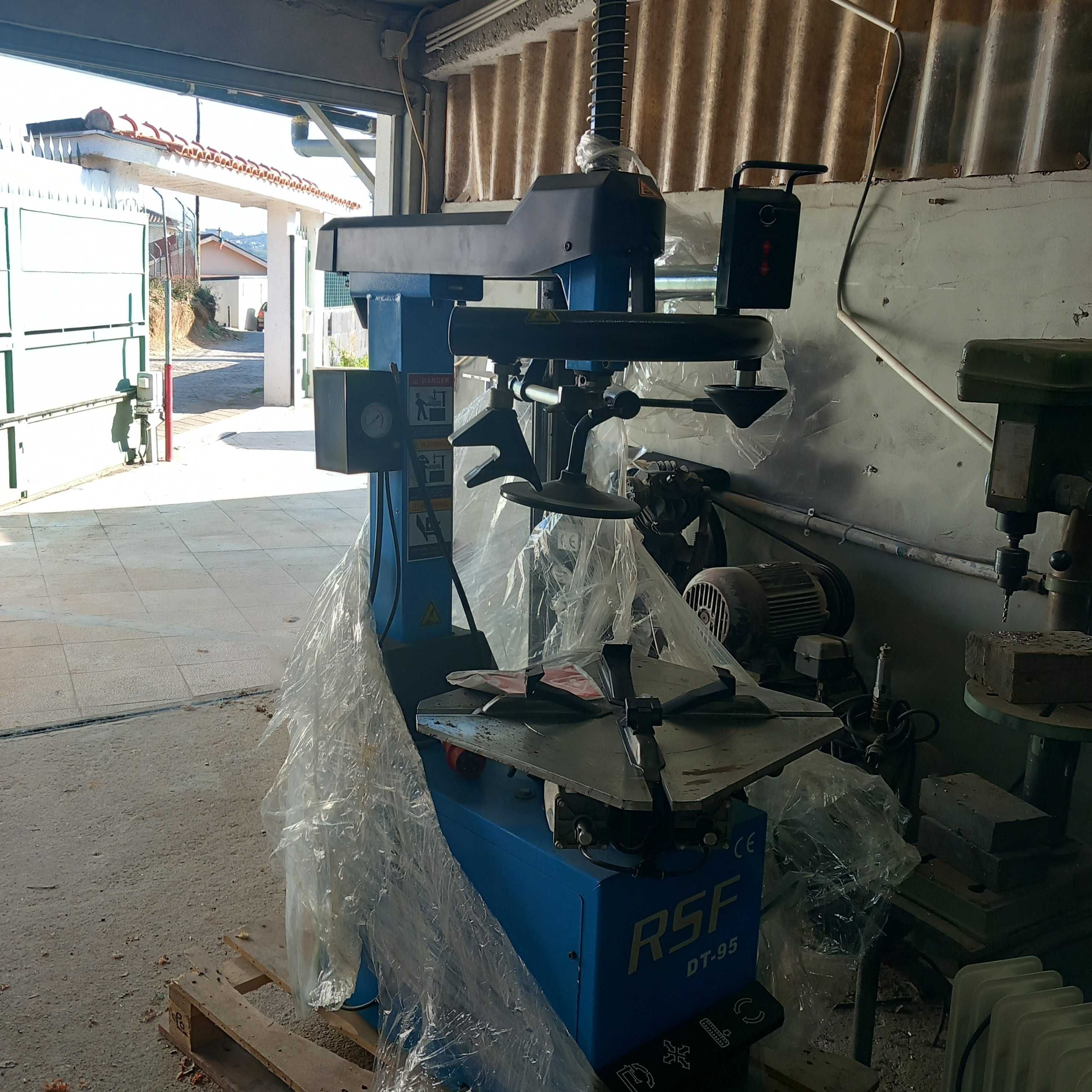 Maquina de desmontar pneus
