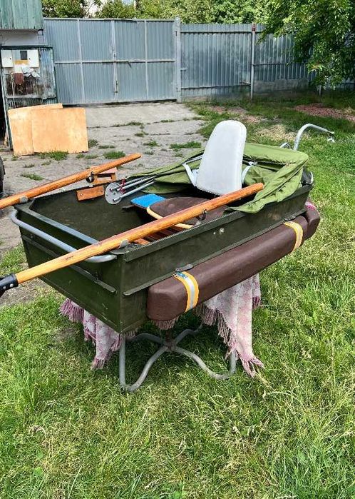 Лодка алюминиевая, мобильная, с тентом и съемными колёсами. 170см*80см