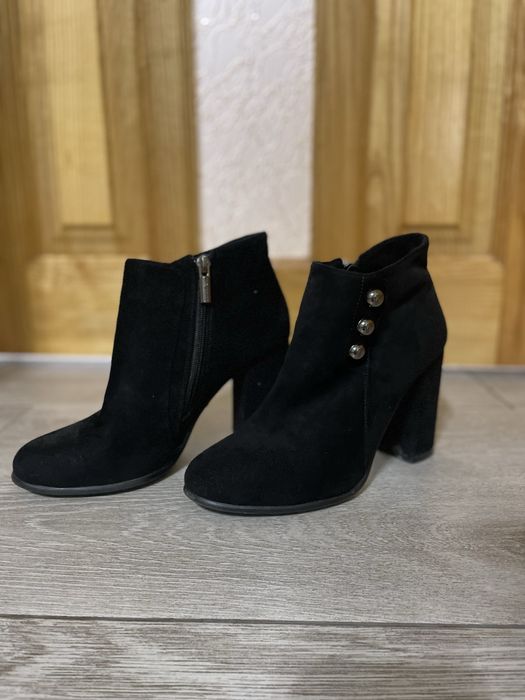 Продаю жіноче взуття