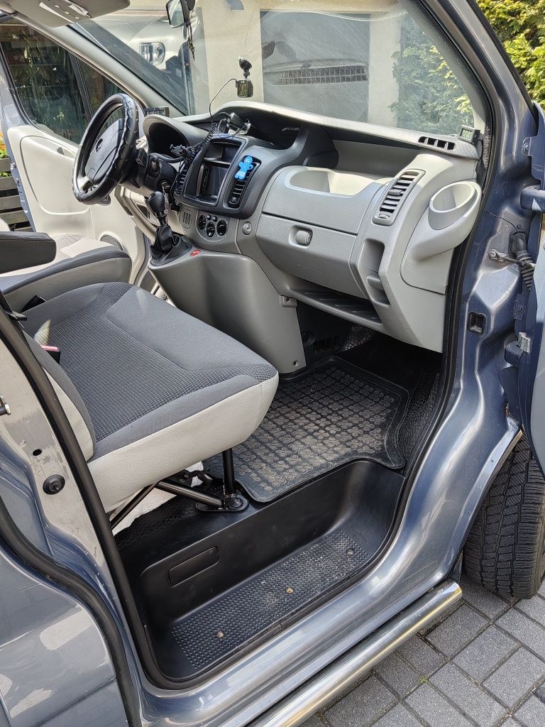 Opel Vivaro 6 osób