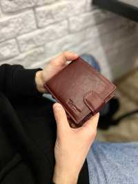 Коричневий гаманець