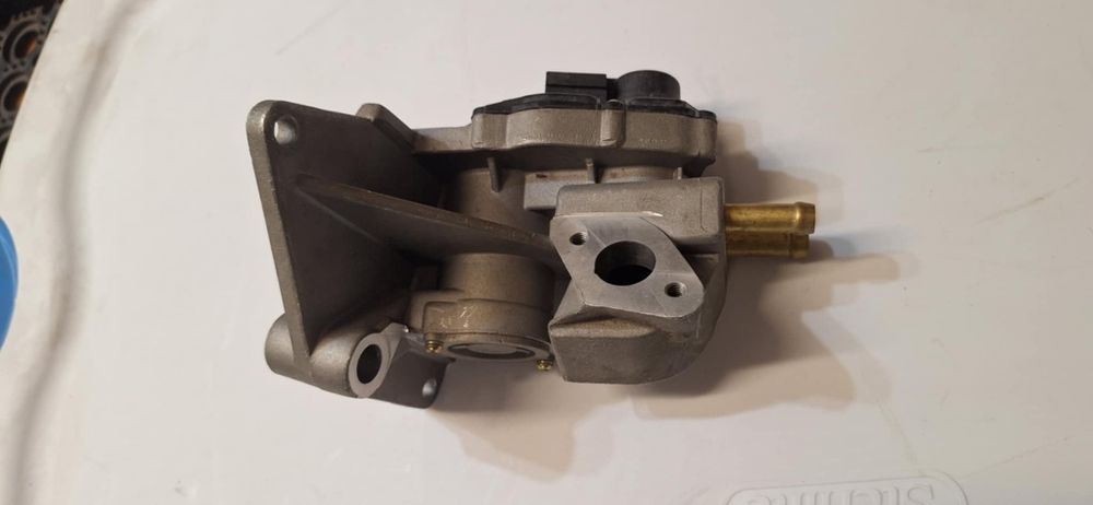 Nowy Zawór EGR VW Golf V  2.0FSI 04- OE 06F131503A