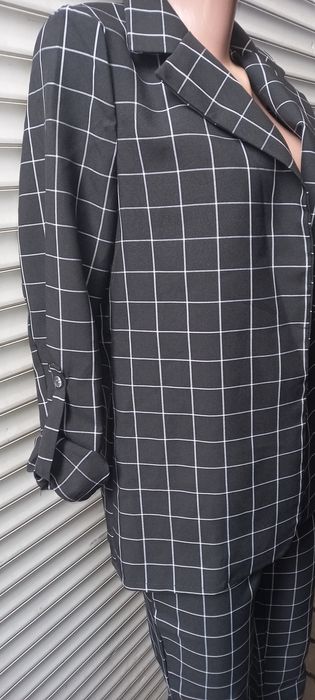 Продам брючный костюм