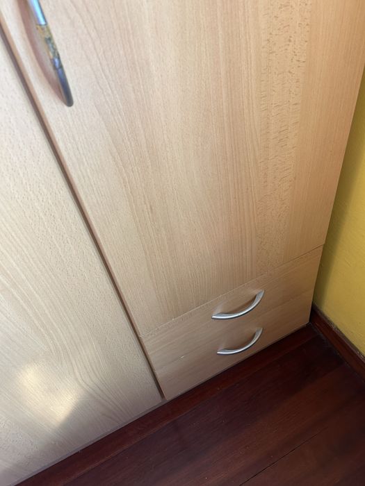 Roupeiro em bom estado