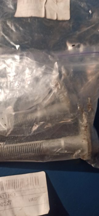 Продам болти розвальні фольц