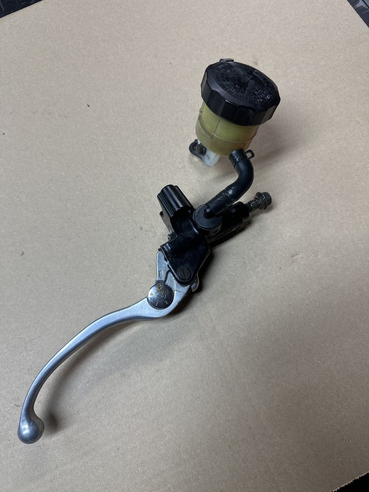 Yamaha R6 RJ03 pompa hamulca Przód Przednia