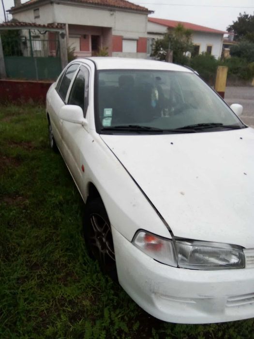 Carro  Mitsubishi Lance de 97 inteiro  ou para peças