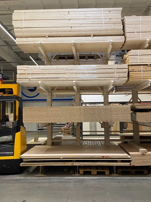 Палетні стелажі на склад. Консольні. Стелажі складські з полицями