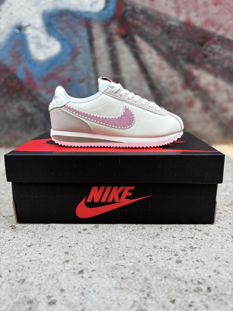 Жіночі кросівки Nike Cortez Valentine’s Day 2025