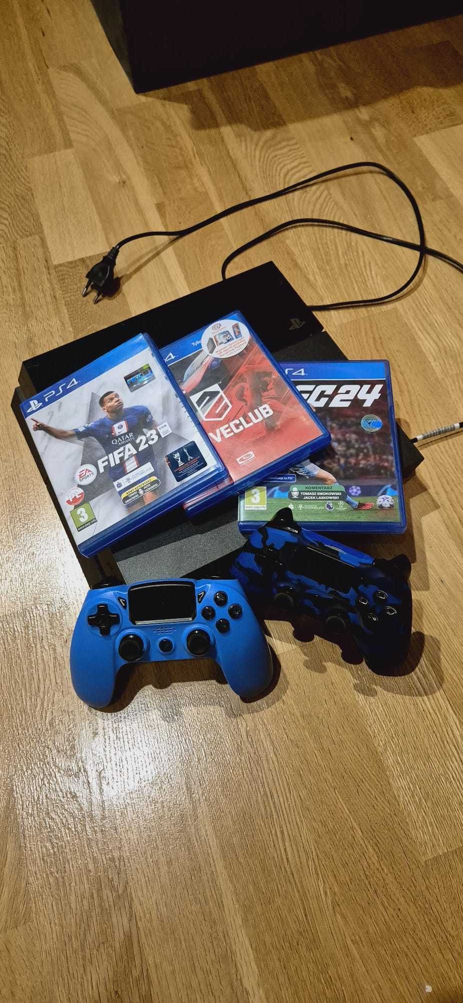 PlayStation 4 + 2 pady i 2 gry