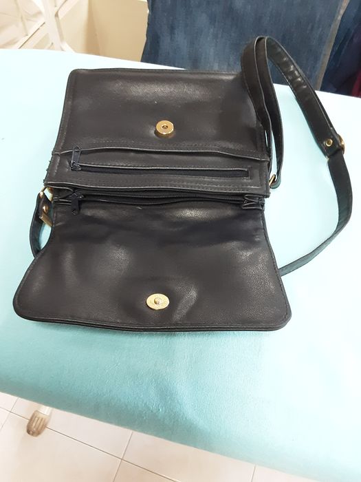 Bolsa  tiracolo em pele  preta