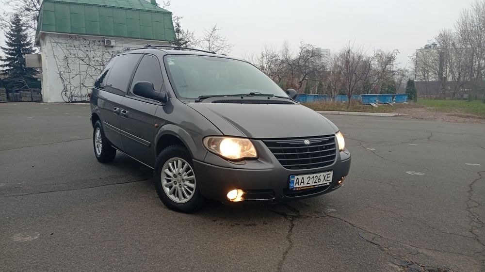 Продаю крайслер вояжер в хорошому стані.
