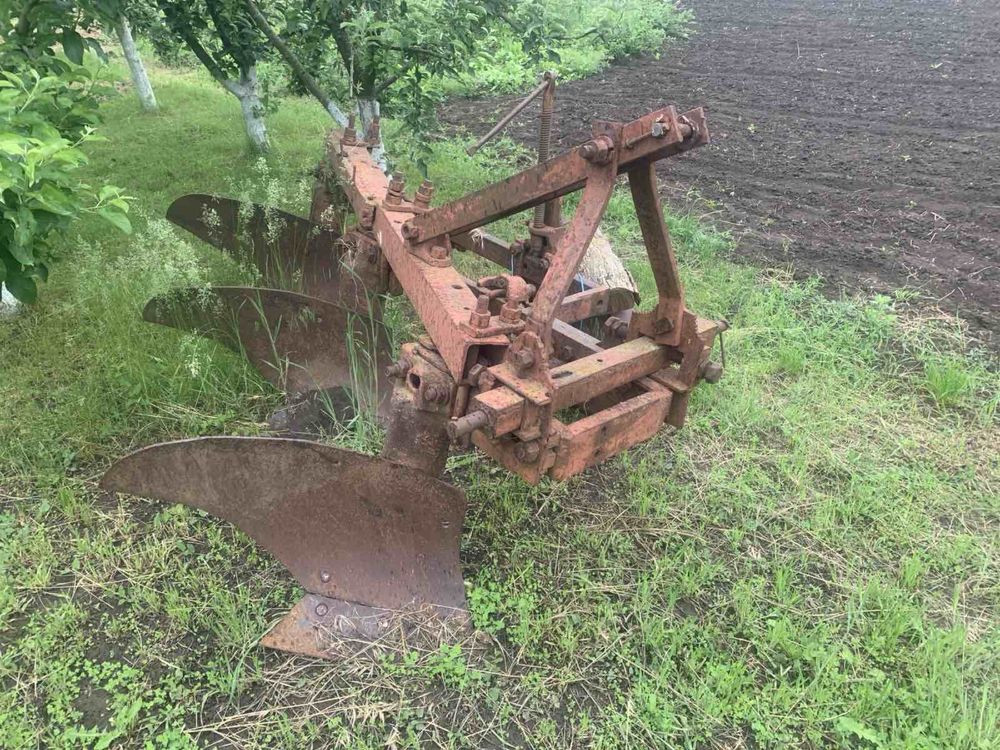 Продам прицеп і плуг до трактора