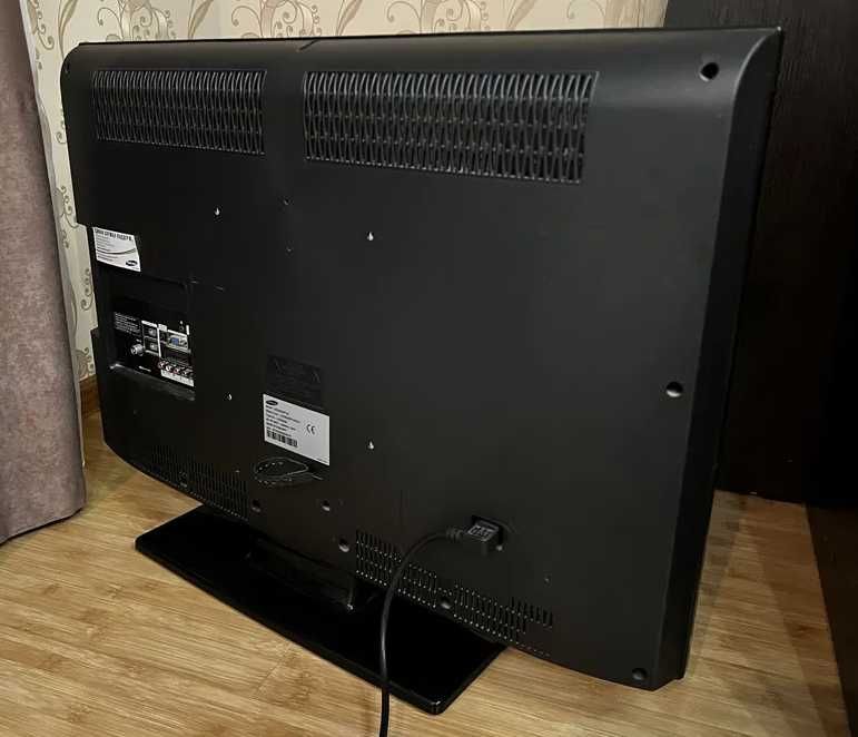 Телевізор Samsung LE32B350F1W 32 дюйма