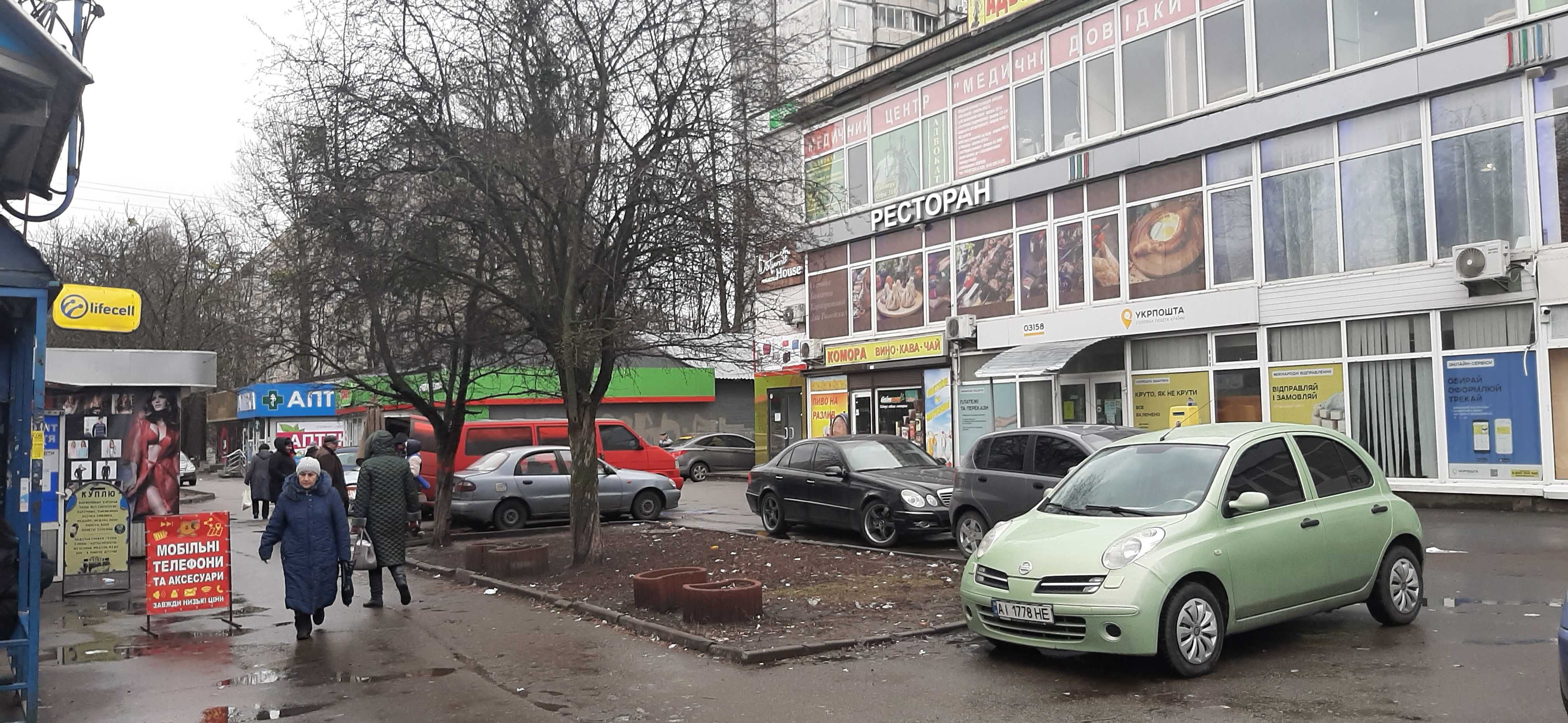 Приміщення з фасадним входом навпроти ринку, висока прохідність!