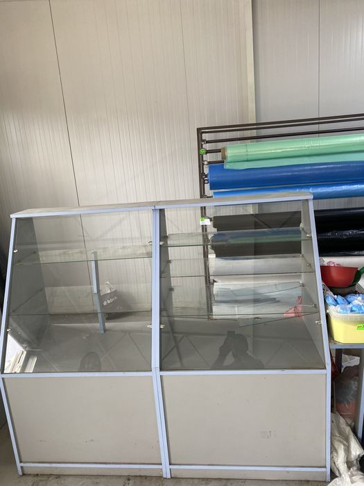 Вітрина скляна для магазину